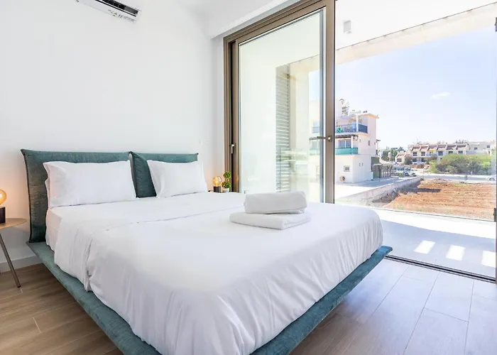 Cyan 3-bedroom In Protaras Villa Paralímni