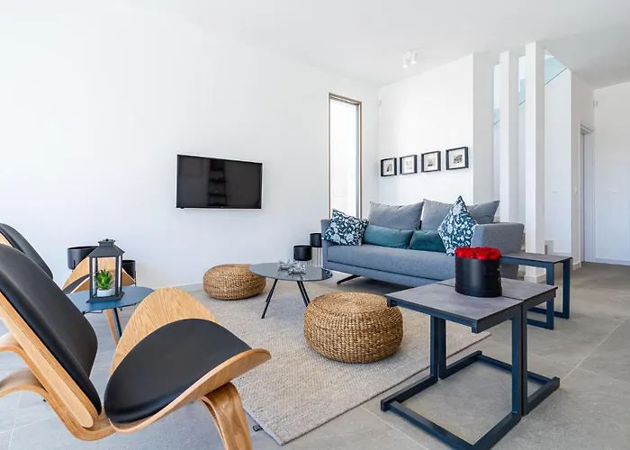 ヴィラ Cyan 3-bedroom In Protaras パラリムニ